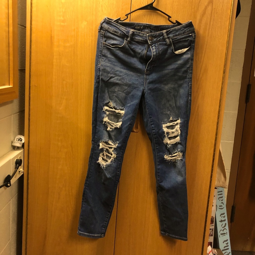 Cute Blue jeans!! Super high waisted!